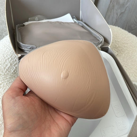 Amoena Contact Light 2S Breast Form - Subtle Cream - Picture 1 of 7